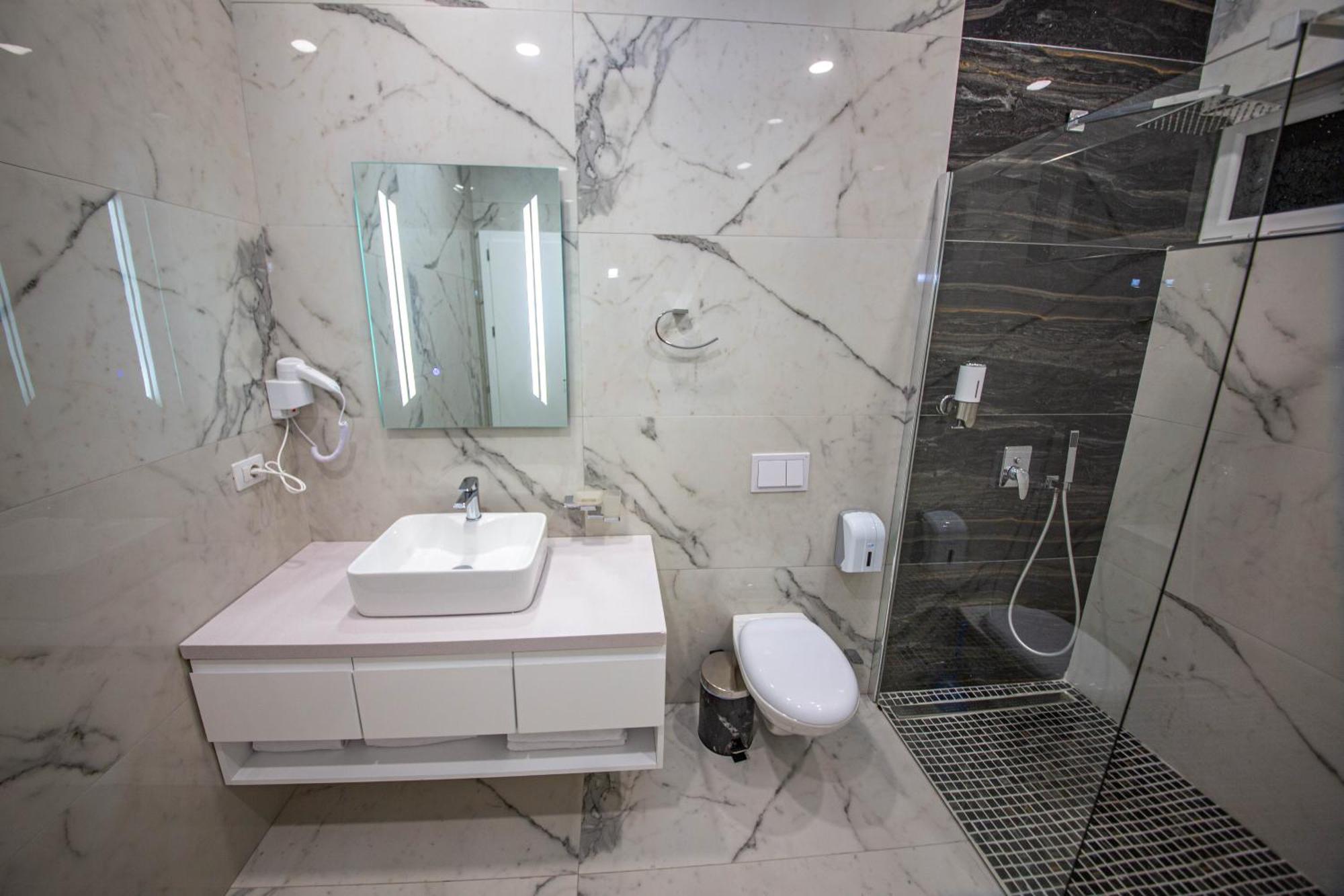 Noan Hotel & Resort Dhermi Phòng bức ảnh